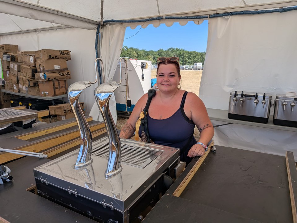 Terres du Son 2026, à la rencontre de Suzel, responsable du bar le plus important du festival