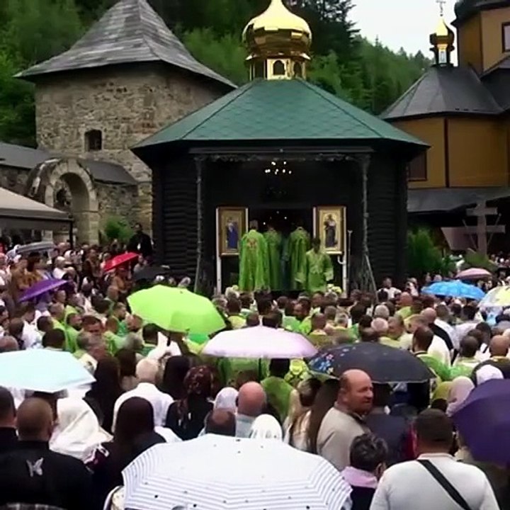 «Веди нас Матінко, веди!» ("Lead us, Mother, lead us!")