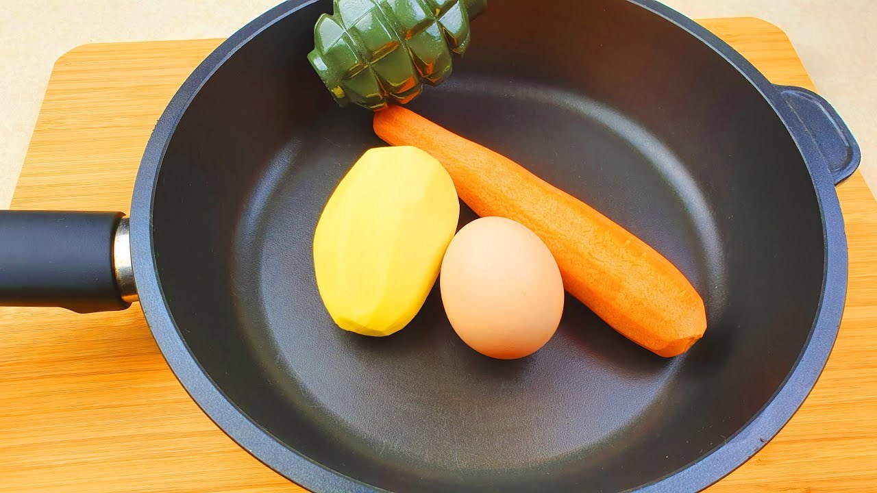 Kartoffeln, Karotten, Ei und eine Pfanne! Billiges und leckeres Rezept für das Abendessen