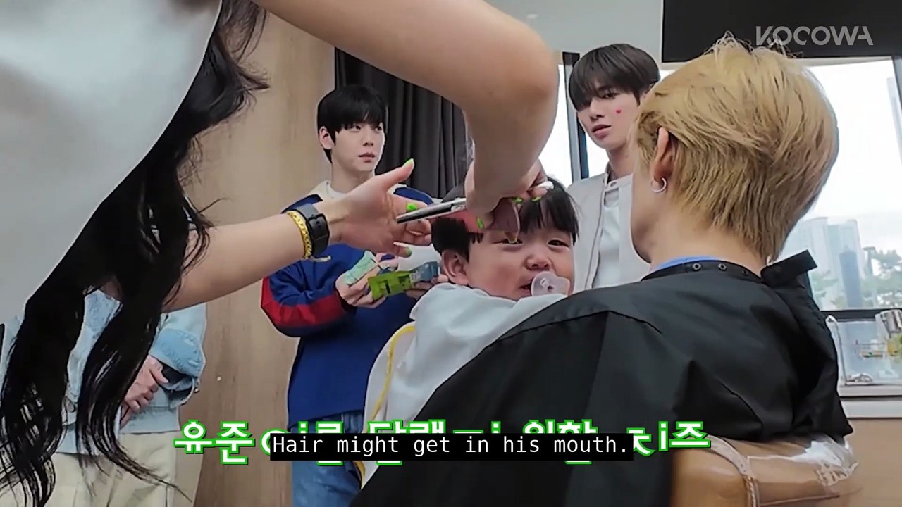 YEONJUN Comforts Yu Jun Through His Haircut TXT’s Parenting Diary EP11 KOCOWA+