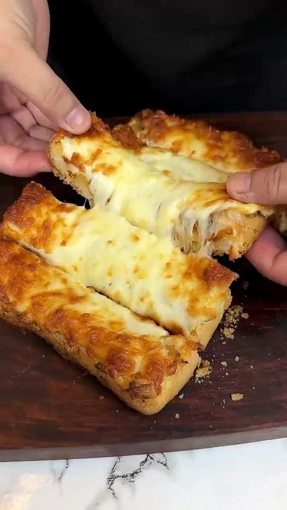 Extra cheesy garlic bread