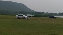 पर्यटन स्थल मोरभंज में युवाओं का कार से खतरनाक स्टंट, यातायात नियमों की उड़ाईं धज्जियां