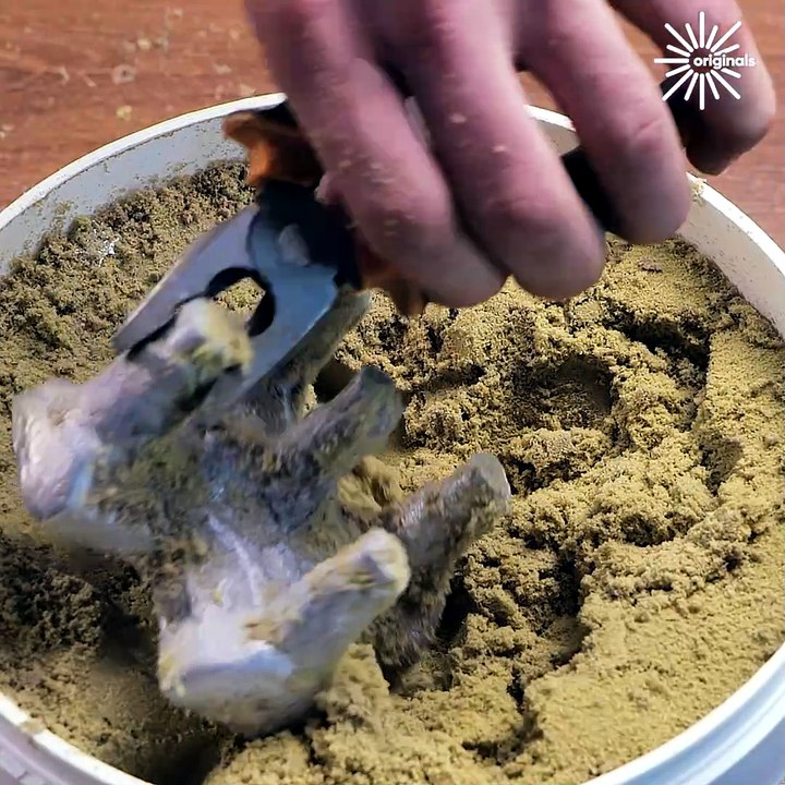 Transforming molten metal into unique shapes