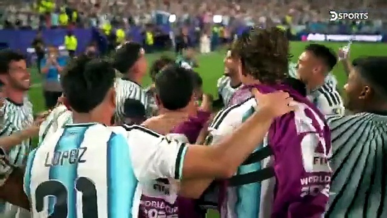 CORTO La Selección Argentina canta dentro de la cancha