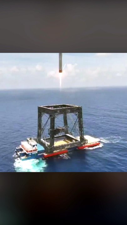 China's Long March 长征 10B reusable rocket successfully lands at sea for the first time