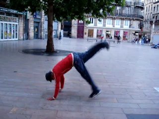 Funkyhousbreaker à Bordeaux place st projet  Juillet 2008