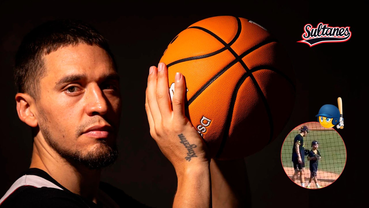 Scott Bamforth, jugador de Fuerza Regia, lanza junto a su hijo la primera bola en el Walmart Park