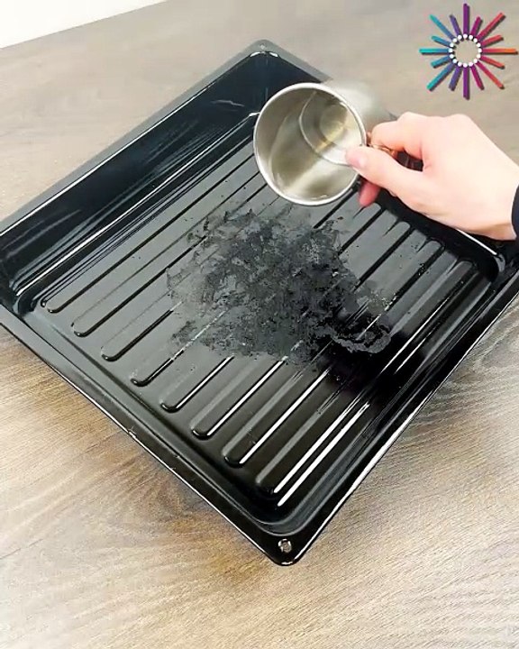 Clean your baking tray without scrubbing