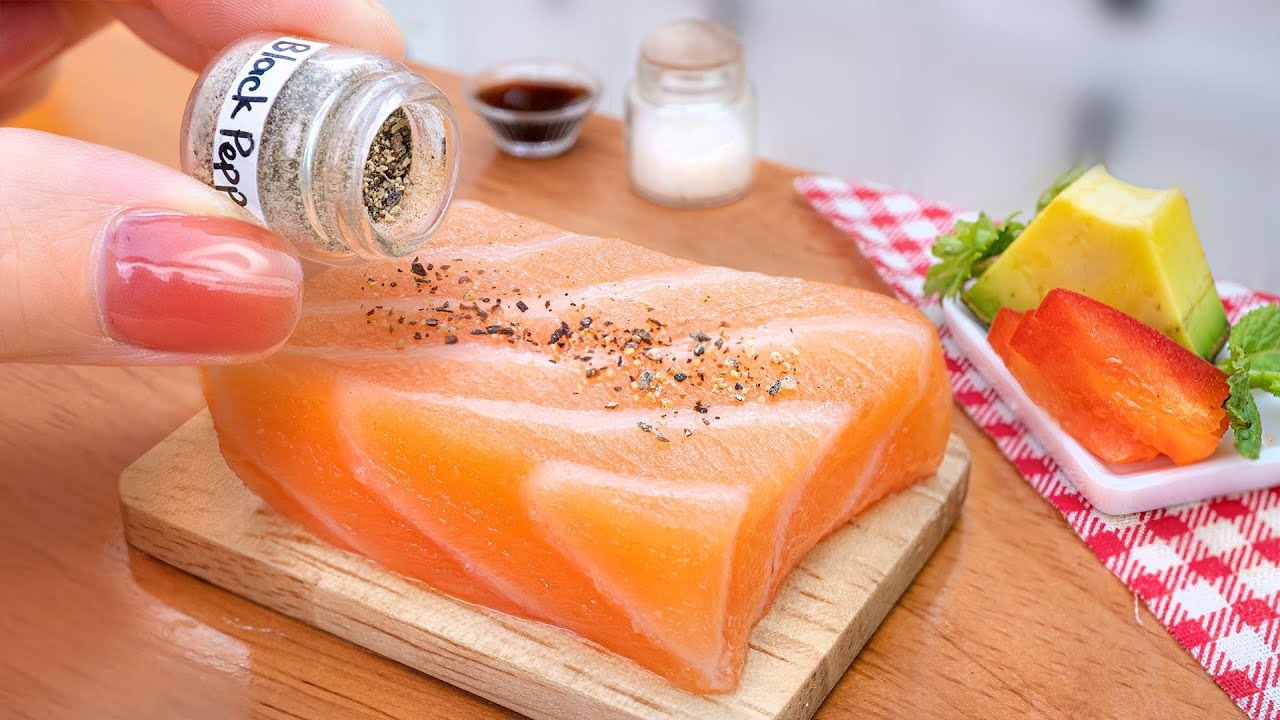 Make Delicious 1$ Salmon Sushi in Miniature Kitchen 🍣 Mini Yummy Awesome Food Cooking ASMR