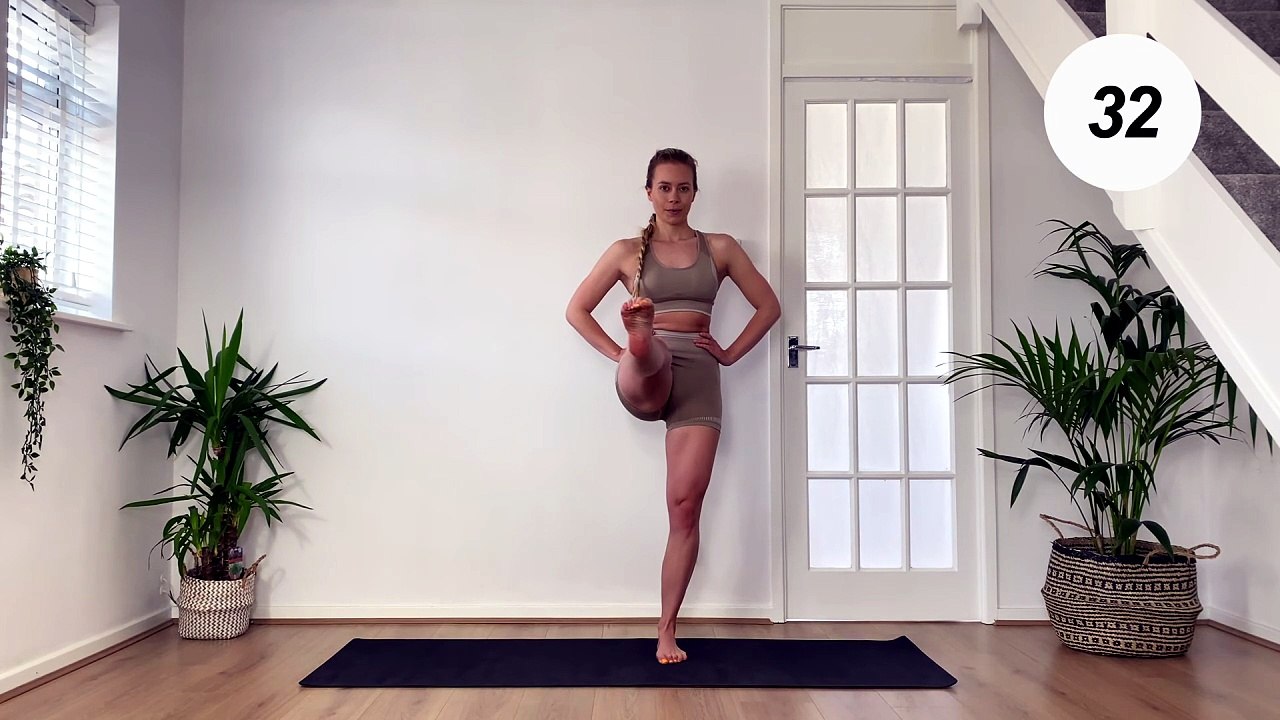 Improve Your Balance And Strengthen Your Legs  12 Minute Workout  MonikaFit_