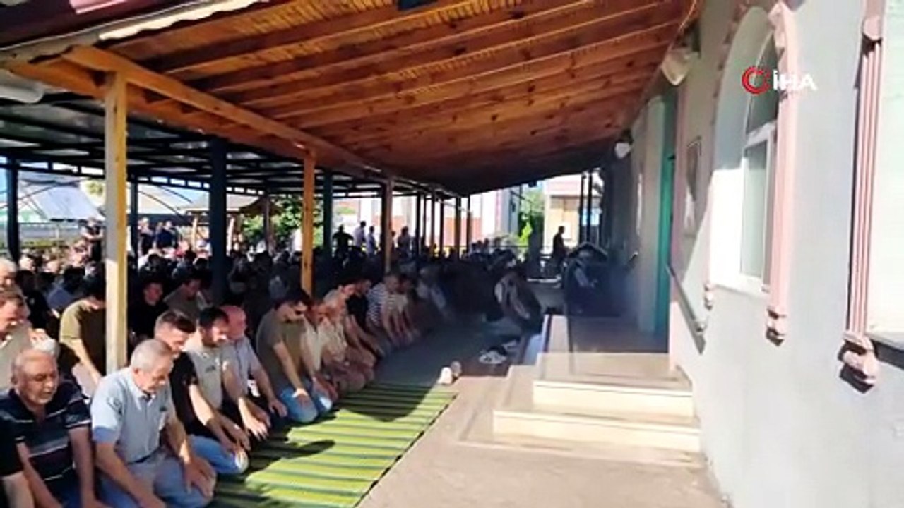 Yalova'daki Faciada Hayatını Kaybeden Baba ve Oğul Son Yolculuğuna Uğurlandı