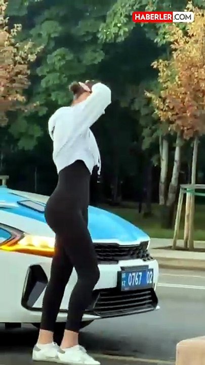 Trafik cezası aldı, kutlama yapar gibi dans etti