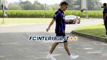VIDEO / Inter, Dimarco si presenta al raduno con la Ferrari 849 Testarossa
