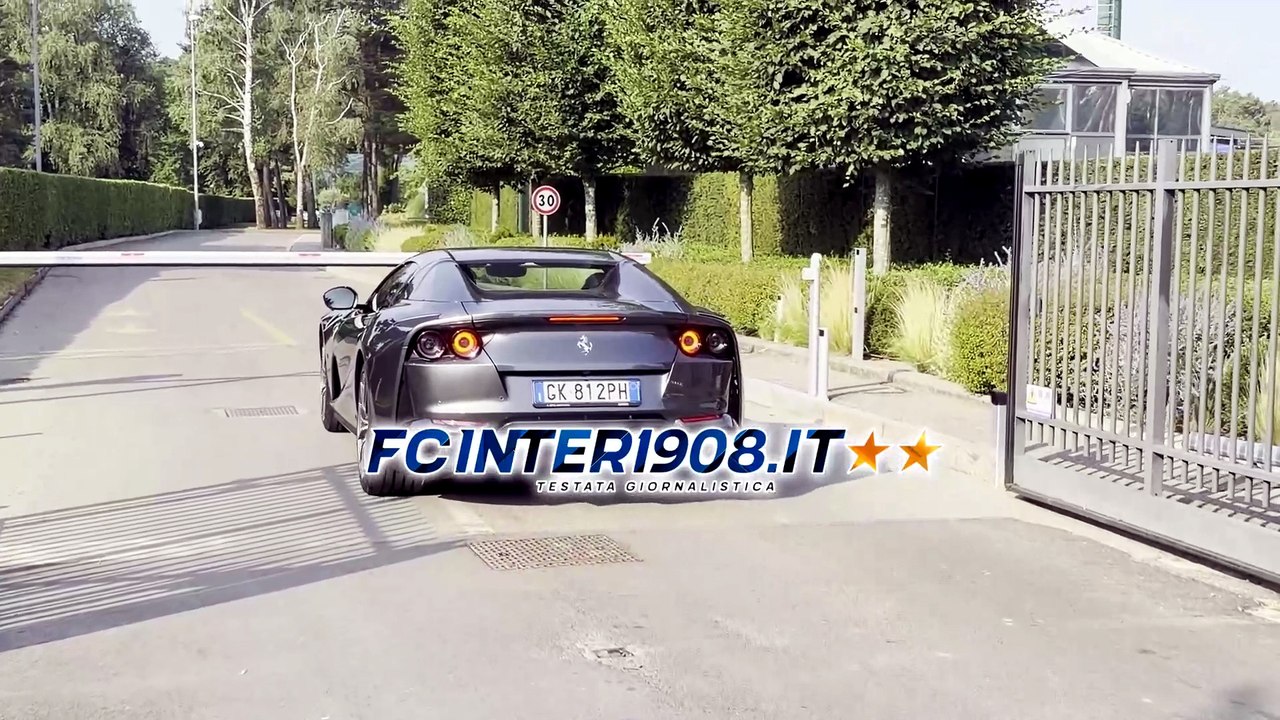 VIDEO / Inter, anche Zielinski si presenta in Ferrari: ecco la sua 812 Superfast