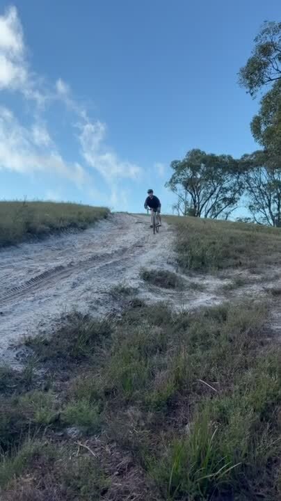 Guy Falls on Sandy Hill While Trying to Ride Down on Bicycle