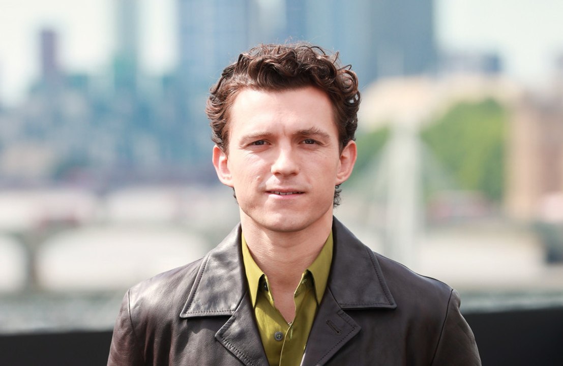 Actor Tom Holland says sorry after meeting his historian namesake