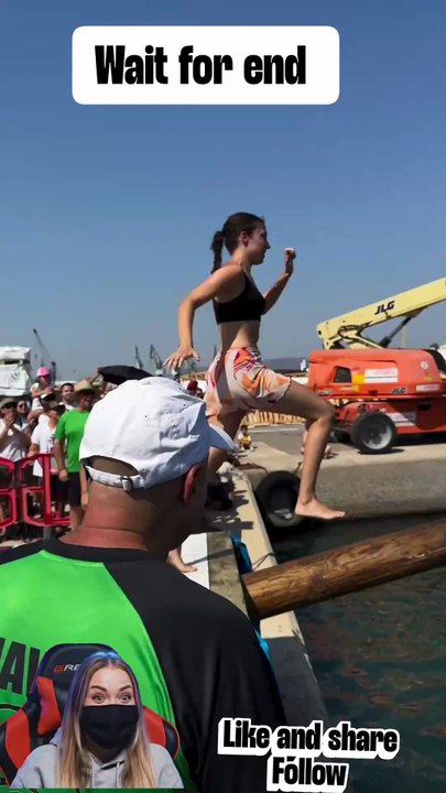 Me: I could totally do that." Narrator: They could not. 💀😂  A slippery, greased pole. One prize at the end. And a 100% chance of ending up in the water. 🌊  This traditional summer challenge in Valencia looks SO easy until you’re the one sliding face-fi