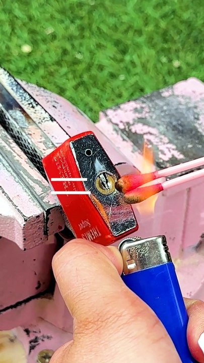 Key breaking right inside a padlock gets fixed