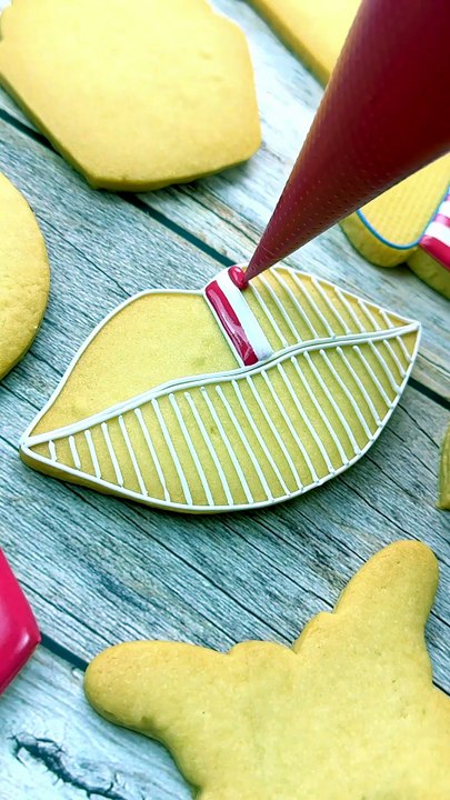 Cute 4th Of July Lips Cookie 💋 #cookiedecorating #satisfying #royalicing #4thofjuly