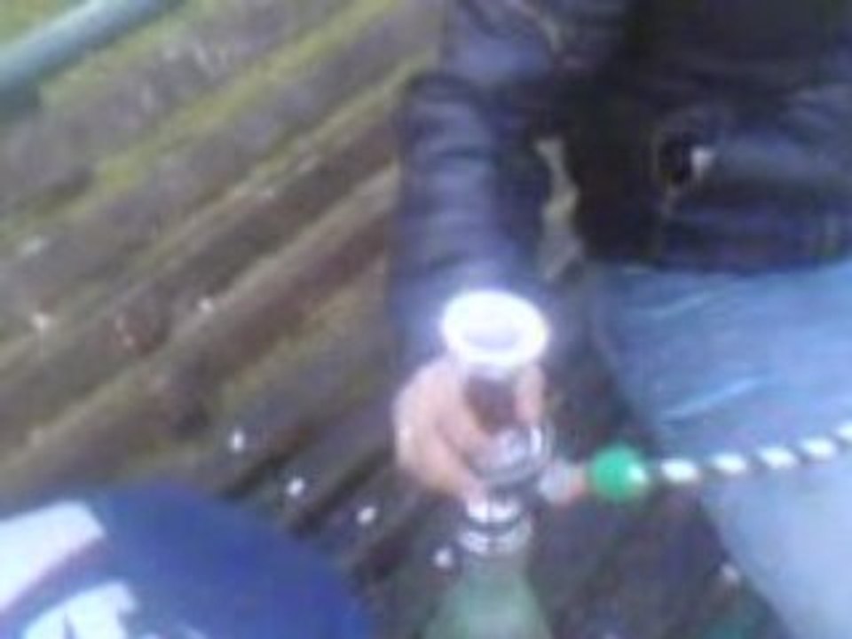 INCROYABLE IL FAIT UNE MAISON AVEC UNE CHICHA