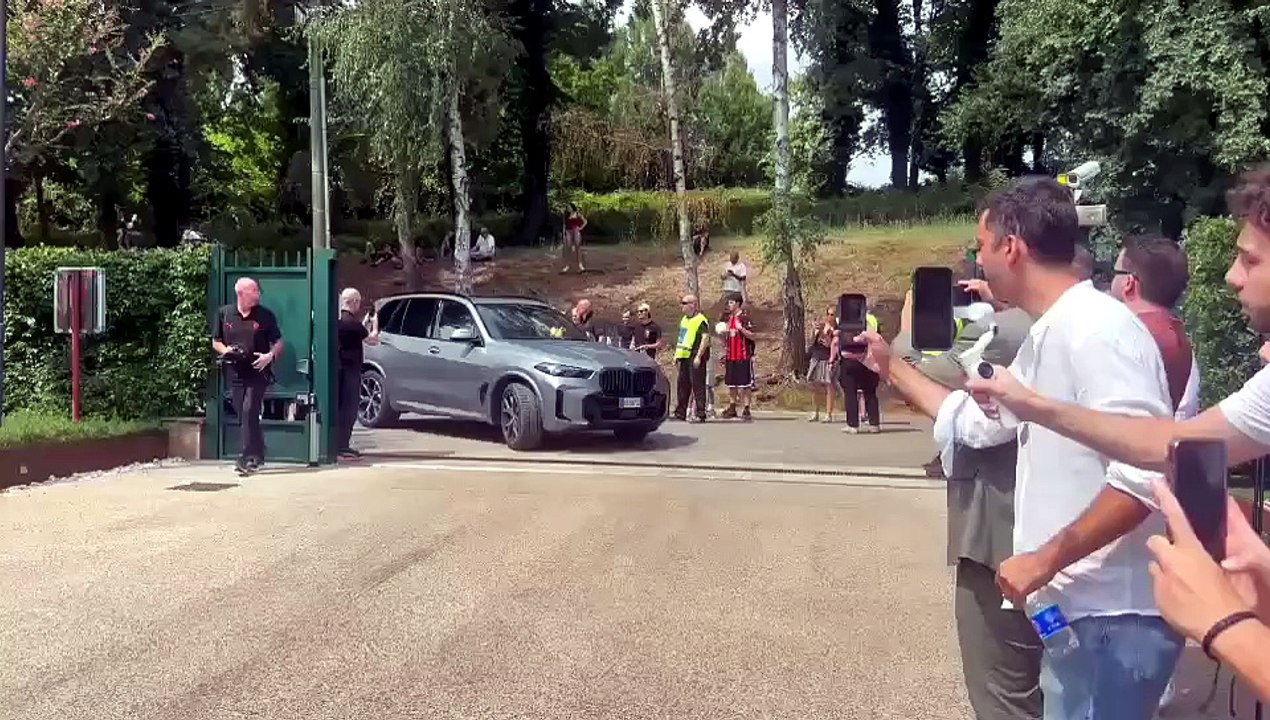 Milan, che sorpresa: Gonçalo Ramos arriva al raduno. Abbracci con Cardinale e Amorim | PM