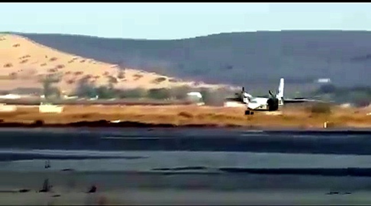 فيديو ..  أغرب واقعة  في مطار عربي  ..هبوط طائرة دون عجلات خلفية وفتح تحقيق في الحادث