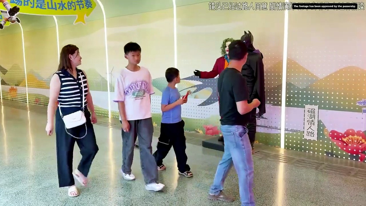 [Eng Sub] Joker Statue Prank Goes Wrong! 😂 Funniest Reactions Ever