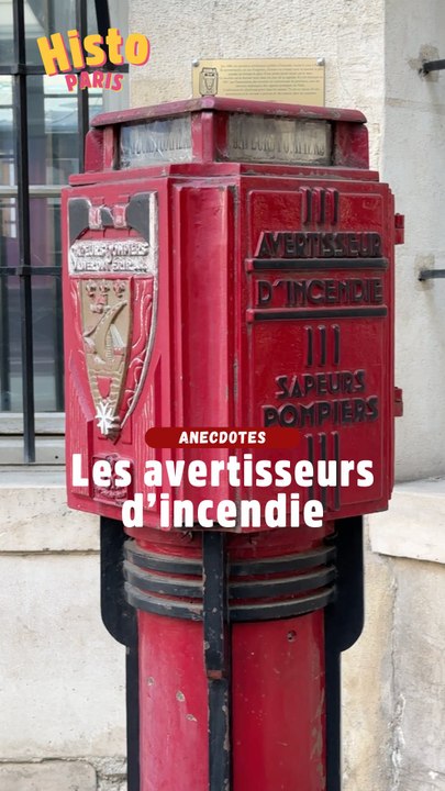 🔴 La dernière borne rouge de Paris se cache rue de Sévigné, dans le Marais… et presque personne ne la remarque.