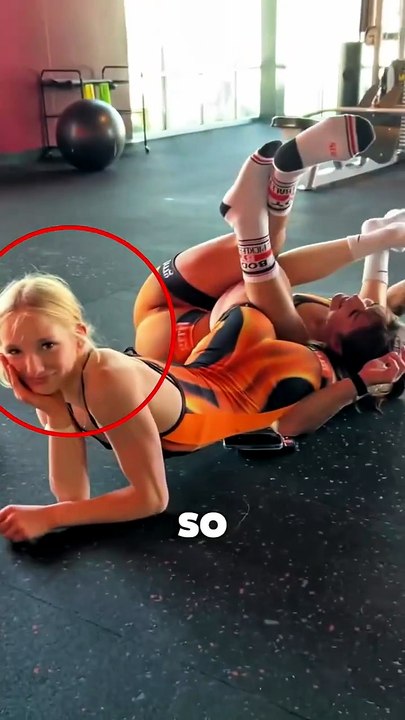 Girl Wrestler DESTROYS Guys With THIS Pose! 😳