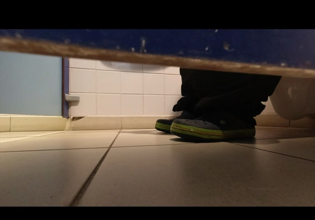 💩💩 poop in the feet 🦶