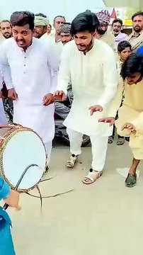Dance on Dhol Video 🤣🤣 #Funny #FunnyVideo #FunnyVideos #Comedy #ComedyVideo #ComedyShorts #FunnyShorts #FunnyReels #Viral #ViralVideo #Trending #TrendingNow #Shorts #YouTubeShorts #Reels #TikTok #FYP #ForYou #LOL #Laugh #LaughOutLoud #Hilarious #Fun