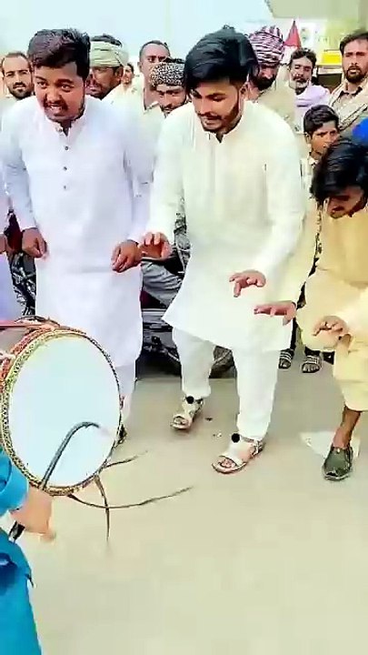 Dance on Dhol Video 🤣🤣 #Funny #FunnyVideo #FunnyVideos #Comedy #ComedyVideo #ComedyShorts #FunnyShorts #FunnyReels #Viral #ViralVideo #Trending #TrendingNow #Shorts #YouTubeShorts #Reels #TikTok #FYP #ForYou #LOL #Laugh #LaughOutLoud #Hilarious #Fun