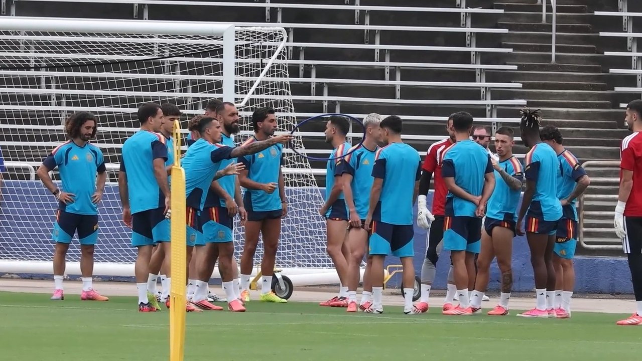 ¿Cómo hacer feliz a un jugador de la selección? Denle un aro y se lo pasarán en grande