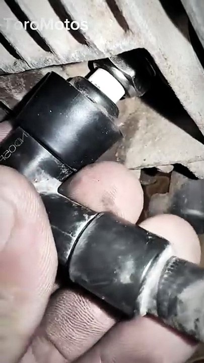 Como ajustar el capuchon de bujía de moto