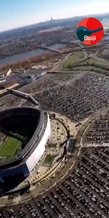 Watch This Parachute Team Jump into MetLife Stadium Vertical