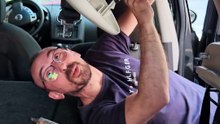 7 Resmen Çürümüş Döşemeleri Oto Kuaförde Sabunlu Bezle Silin Kumaş Sıkışmış Sünger Bülent Usta 🢃