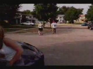 SAUT EN VOITURE RADIO COMMANDER AU DESSUS D'UNE MAISON