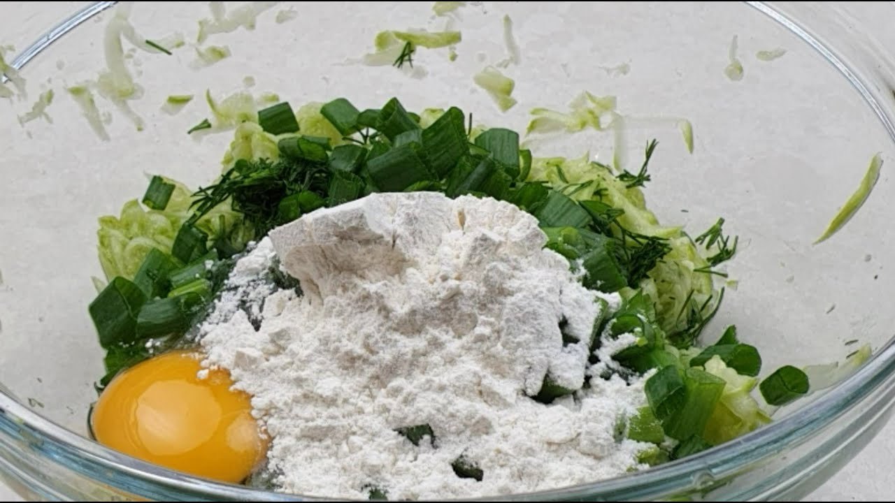 Pfannkuchen aus Zucchini  Zucchinipuffer. Schnell Lecker Rezept.