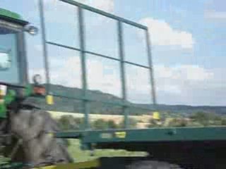 Rentrage du foin avec John Deere 4050