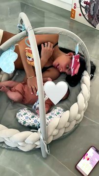 Η Μαριαλένα Ρουμελιώτη απολαμβάνει κάθε λεπτό με το μωρό της - Η απίθανη  στιγμή - video Dailymotion