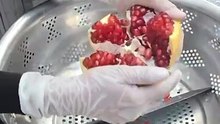 The fastest way to peel a pomegranate! 🤯 Perfect slices every time!