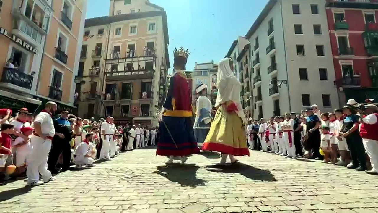 Los Gigantes de Pamplona se despiden entre música, emoción y miles de miradas en el último día de San Fermín 2026
