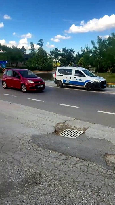 Kartepe’de otomobil ve motosikletin karıştığı kazada sürücü yaralandı