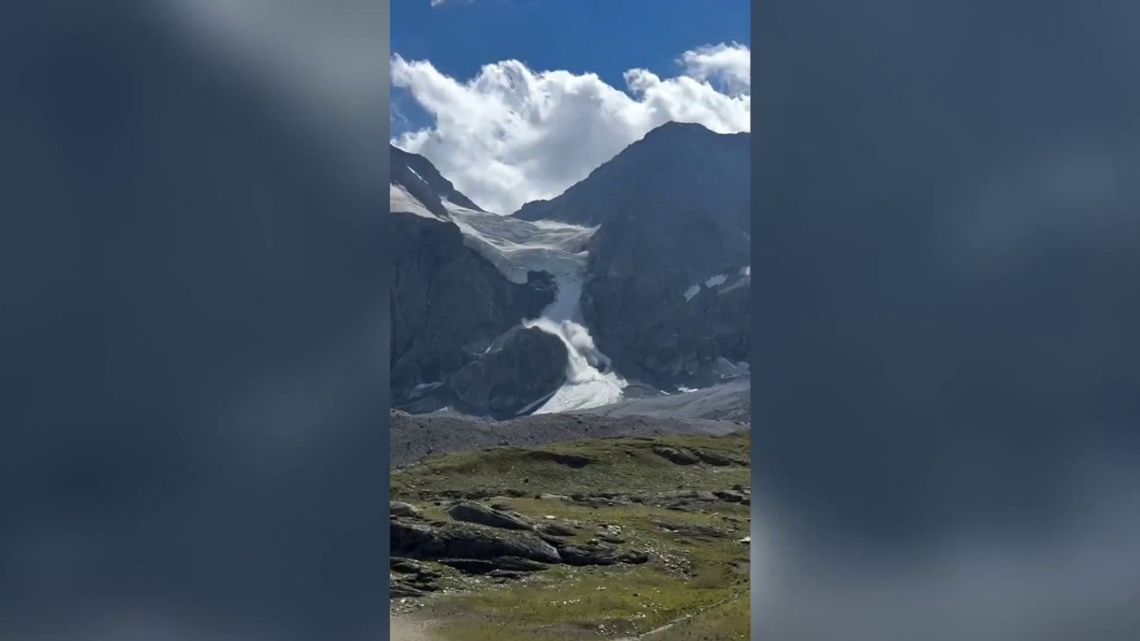 Solda, il ghiacciaio si scioglie per il caldo e frana: le immagini della valanga tra le vette del gruppo dell'Ortles
