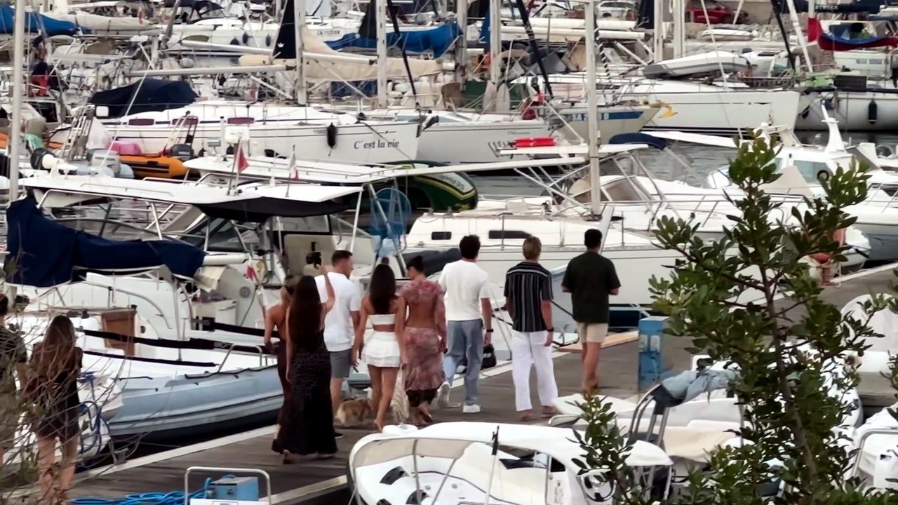 Charles Leclerc e Alexandra Saint Mleux fanno tappa a Santa Maria Navarrese