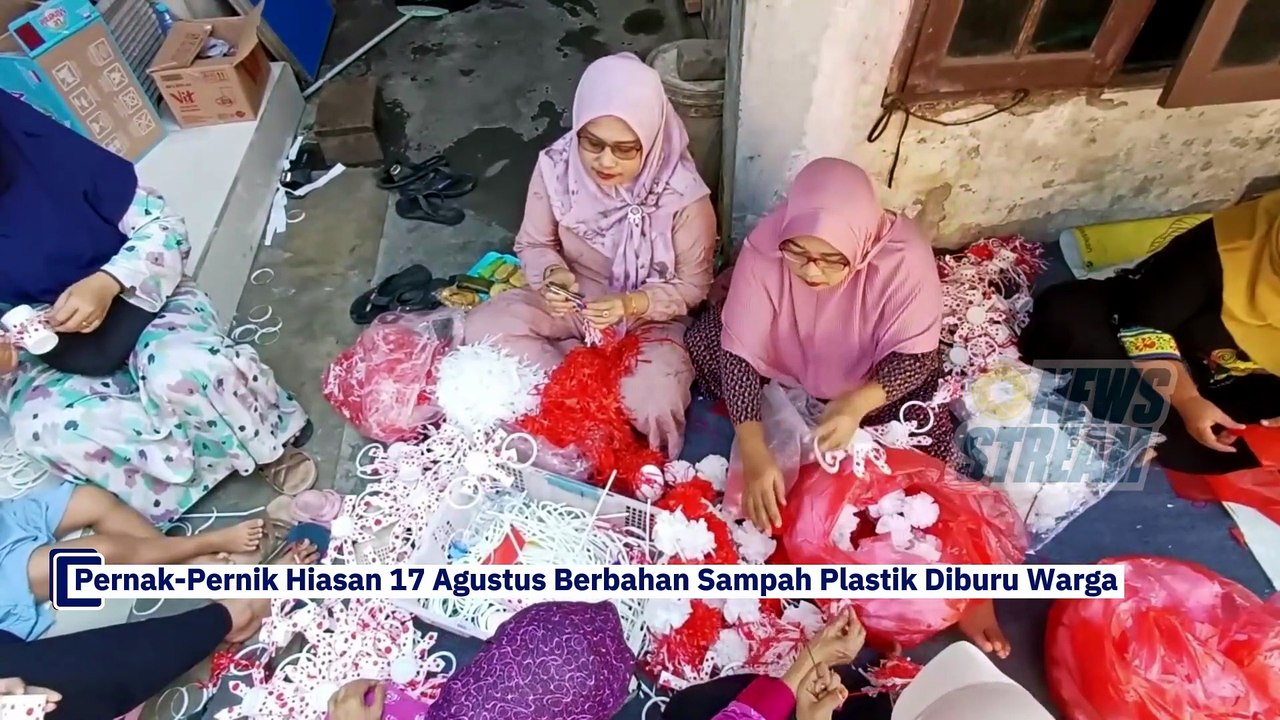 ​Jelang HUT RI ke-81, Hiasan Merah Putih Daur Ulang Laris Manis hingga Luar Kota