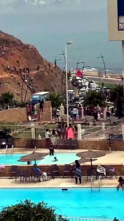 Graban desde un hotel la llegada masiva de inmigrantes a Ceuta
