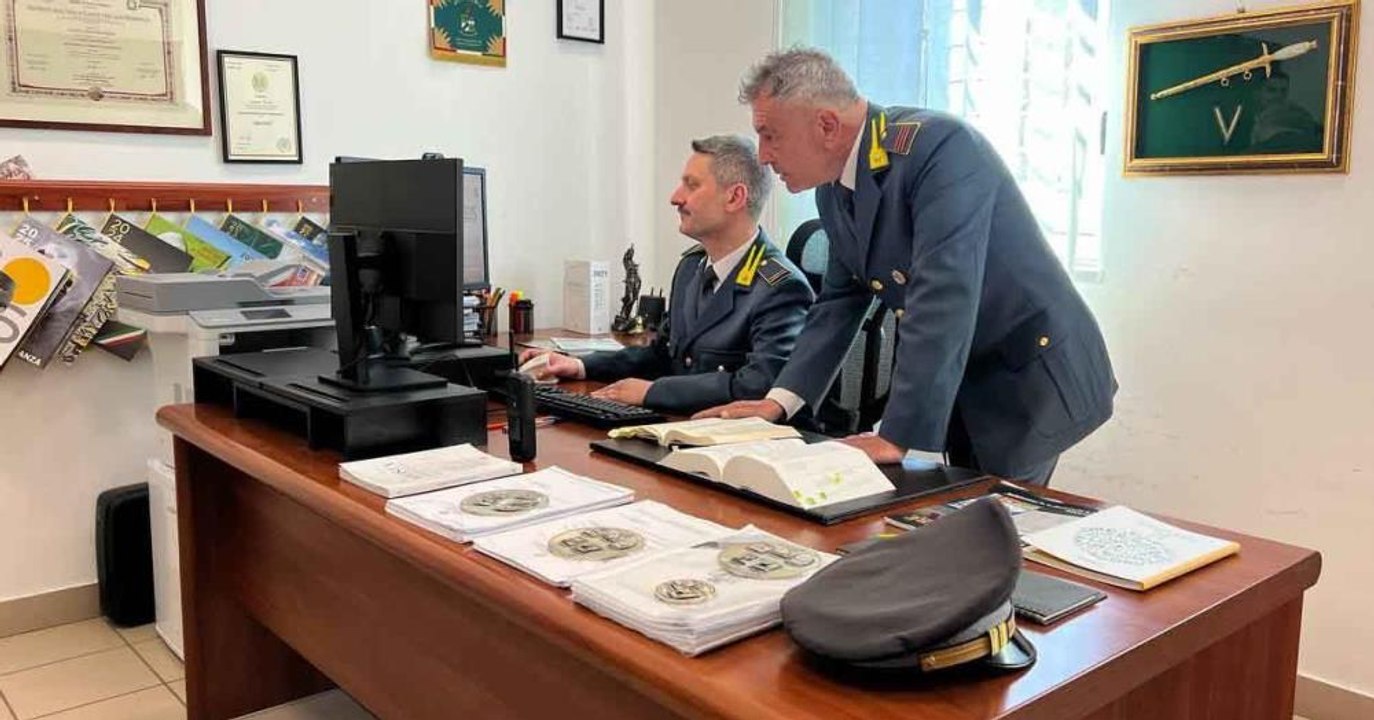 Napoli, frodi e bancarotte in commercio vini: sequestro da 7,8 milioni (30.07.26)