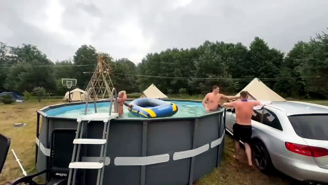 Mariukas and Bencikas in pool