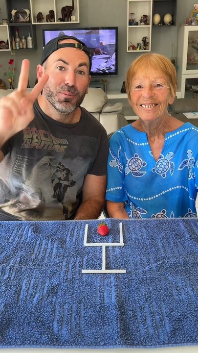 BOUGE 2 BÂTONNETS POUR SORTIR LA FRAISE DU VERRE 🍓
